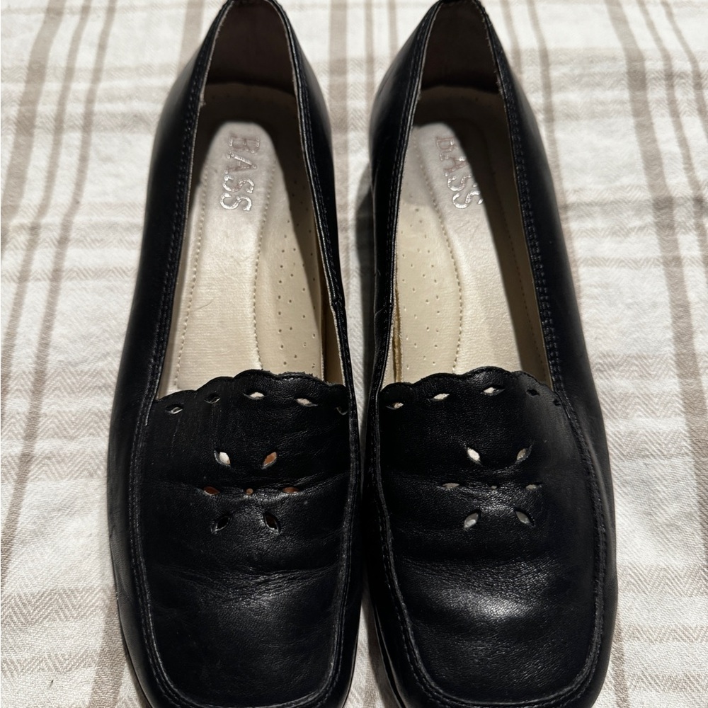 Bass Women's Classic Black Leather Flats